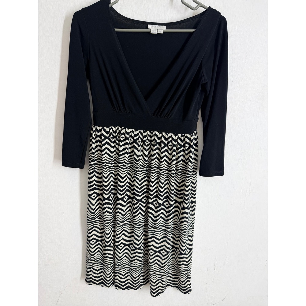 London Times Black White Chevron Geometric V-Neck Empire Waist Dress Size 4